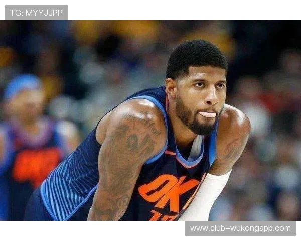 保罗·乔治穿得跟街区老大似的，上球场居然还这么低调？