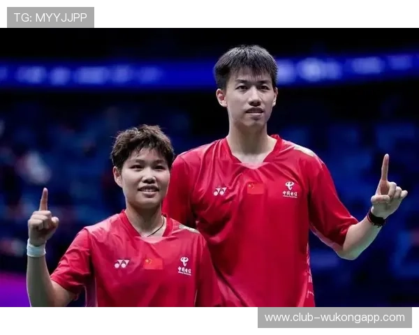 冯彦哲训练完直接打车去SKP买球鞋，这日子过得比偶像剧男主还顺