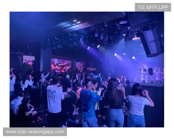 扎克拉文训练完直接去夜店蹦迪？这体力也太离谱了