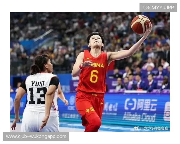 杨舒予家的冰箱里塞满蛋白粉，连饮料都是无糖的