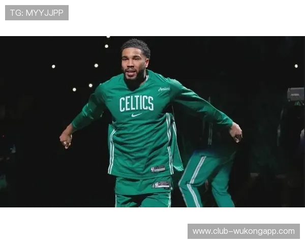 塔图姆挡拆制造错位打出高效得分拉开绿军进攻空间