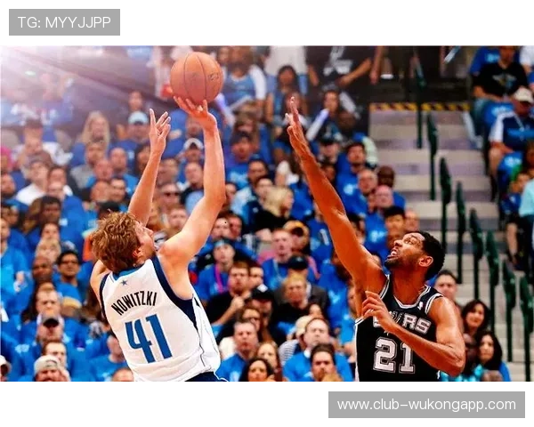 巴郎·戴维斯突破拉开得分差距，提升球队关键时刻进攻效率