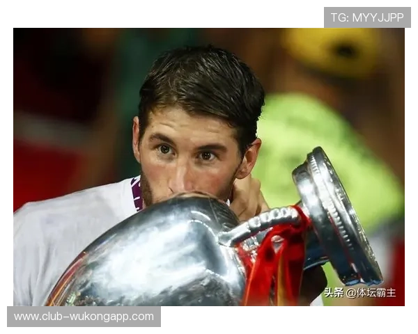 拉莫斯：从边后卫到中卫核心的战术演变解析