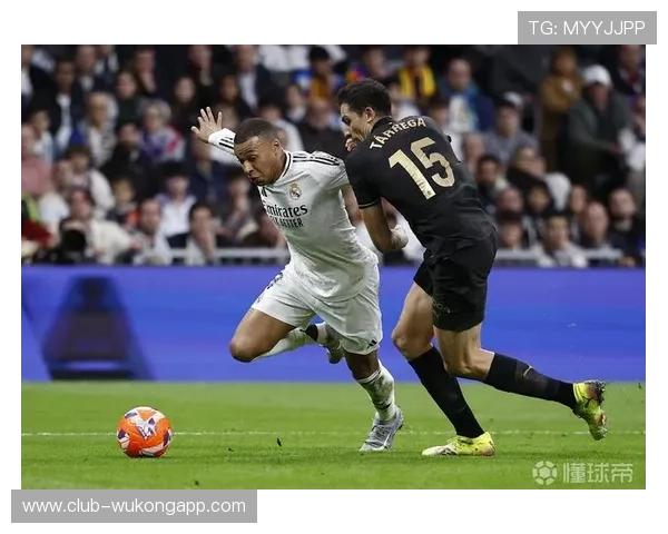 瓦伦西亚管理层决策争议持续，球队稳定性面临考验，对赛季走势形成制约